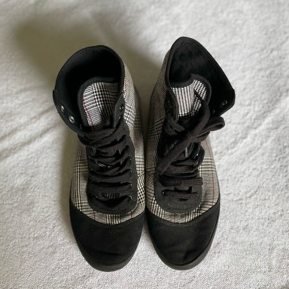 Sportsgirl houndstooth plaid high top sneakers - Picture 2 of 6